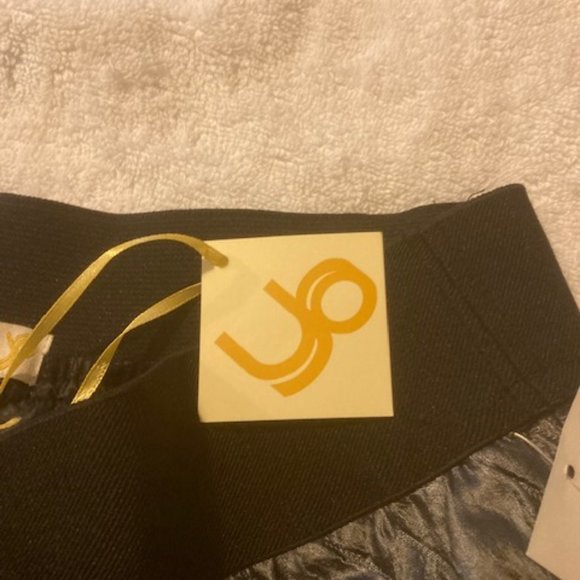 Ivy and Leo charcoal gray mini skirt medium size - Picture 5 of 12